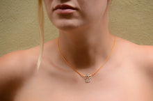 Carica l'immagine nel visualizzatore di Gallery, Angelo con Diamante in Oro Bianco